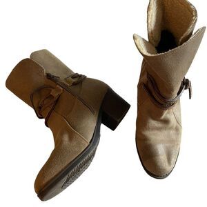 Eddie Bauer	Women's High Top Sherpa Lined Boots 6.5